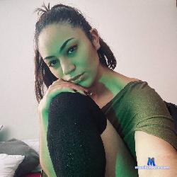 Beeizy stripchat livecam performer profile