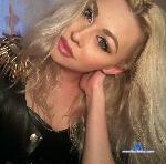 Bella__Torn stripchat livecam show performer room profile