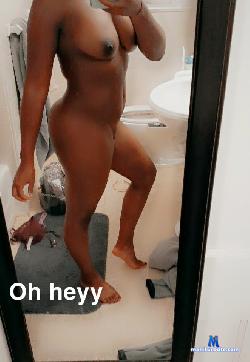 badgirlari20 stripchat livecam performer profile