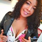 LolaBumCurvy stripchat livecam show performer room profile