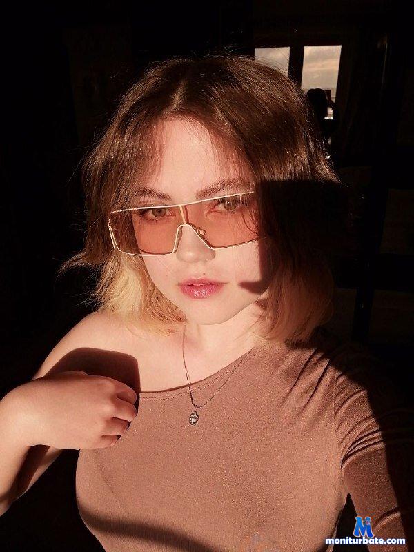VivianeLiaZoe Stripchat performer