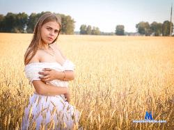 playful__juliaa stripchat livecam performer profile