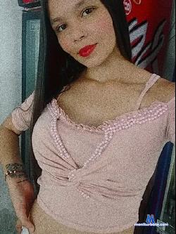 adelemoore stripchat livecam performer profile