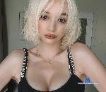 MoonStella stripchat livecam show performer room profile