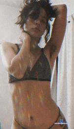 sariacream stripchat livecam show performer room profile