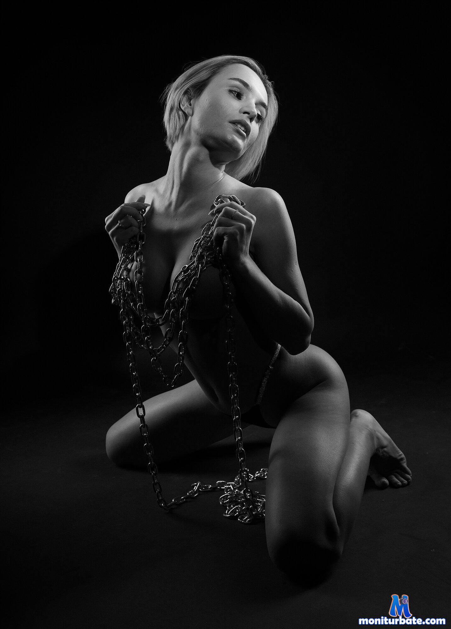 Carla_White Stripchat performer