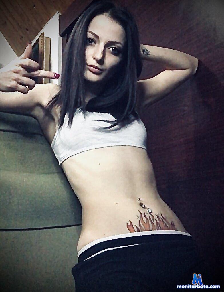AlexisLou Stripchat performer
