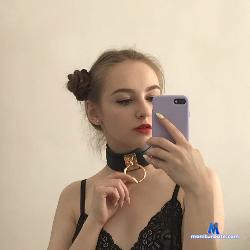 Polly_young stripchat livecam performer profile
